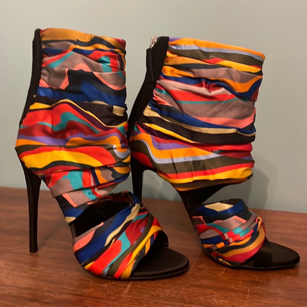 Gisueppe Zanotti Satin Multicolor Peep Toe Heel, size 39, (approx 8.5 US)